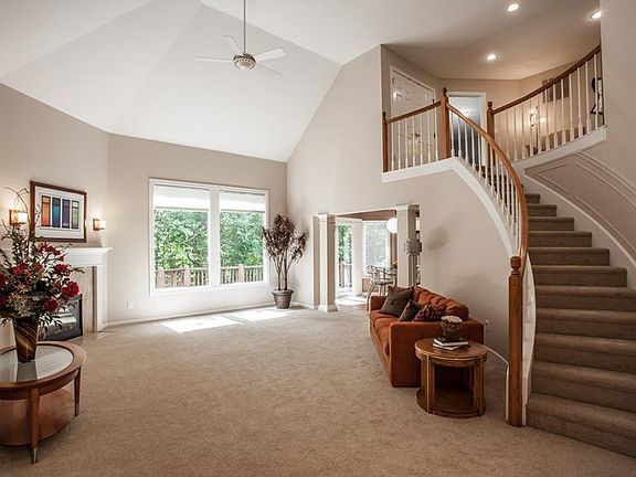 4th image of 11613 Summit Cir