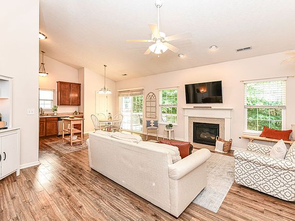 4th image of 9849 Brook Wood Dr
