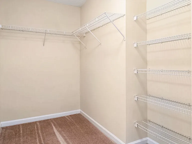 Madison Heights Luxury Apartments — Photo 60