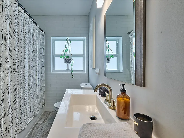 801 NE 15th St — Photo 23