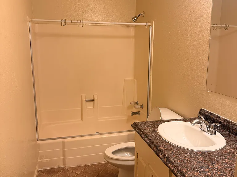 2015 Comstock Dr #2015 — Photo 6