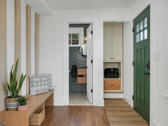 2nd image of 3 Laurel Pl