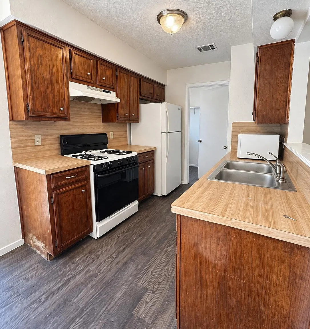 2 bed, 1.5 bath, 1032 sqft, $1,475 — Photo 3