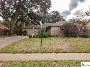 211 Westchester Dr, Victoria, TX 77904