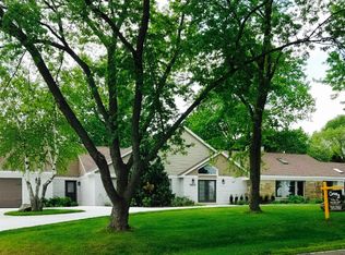 6400 Gilbert Lake Rd, Bloomfield Hills, MI 48301