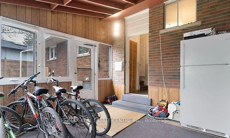 314 Strathcona Dr — Photo 31
