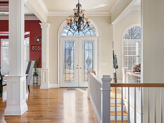 Soaring ceilings!