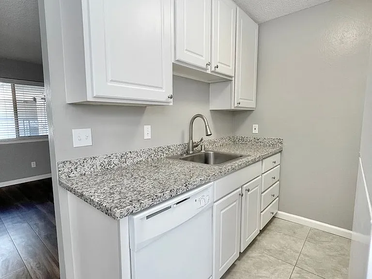 2712 O Street — Photo 4