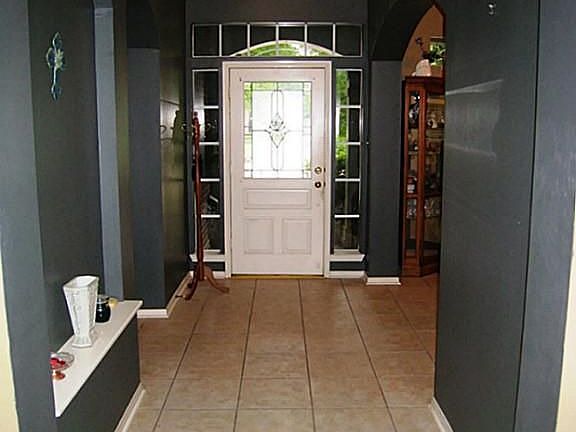 Beautiful entry with tile floors