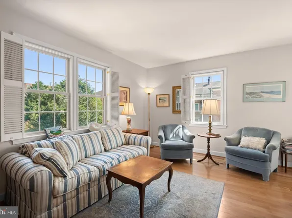1211 N Pitt St APT 3A, Alexandria, VA 22314