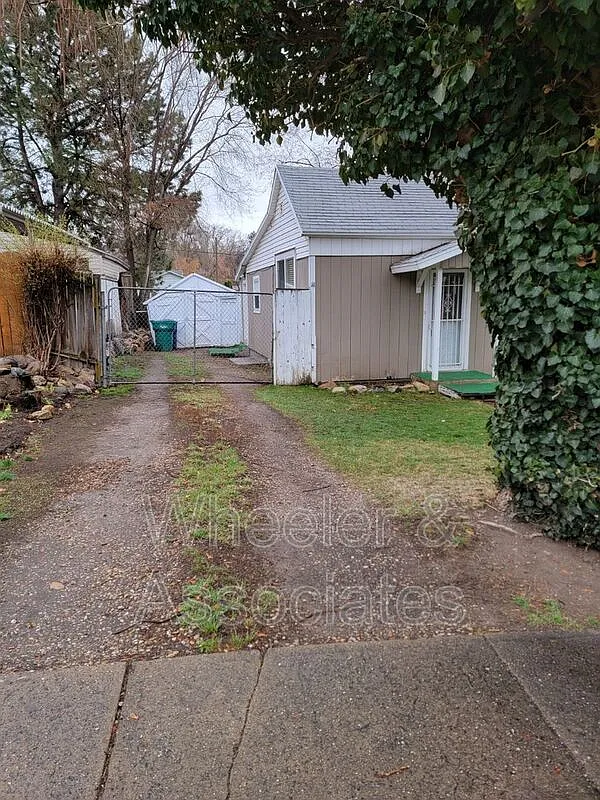 2 bed, 1.0 bath, 714 sqft, $1,295 — Photo 3