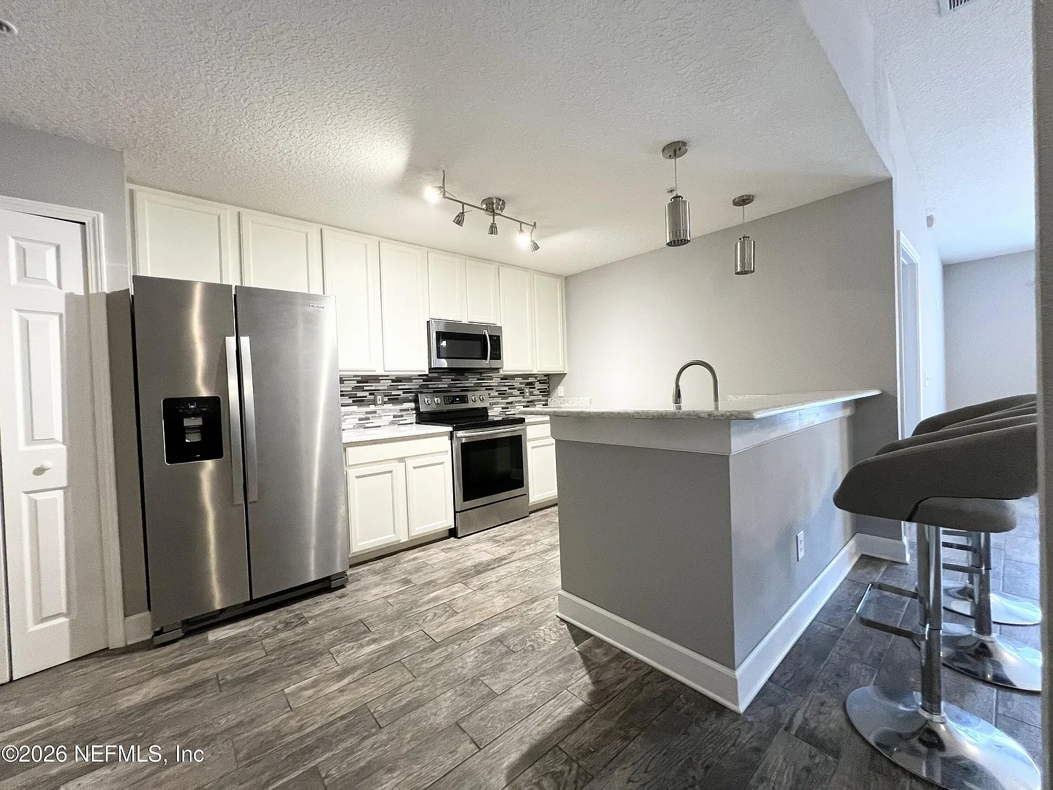 2 bed, 2.0 bath, 1079 sqft, $1,700 — Photo 3