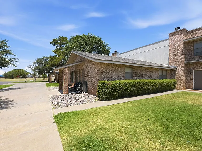 422 W Pecan Ave #C — Photo 2