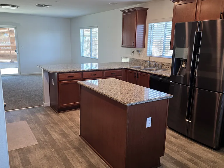 1474 Mission Dr — Photo 3