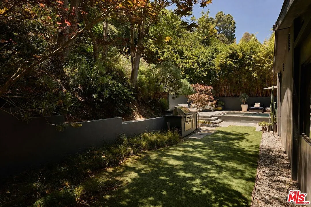 5 bed, 4.0 bath, 4137 sqft, $27,000 — Photo 3