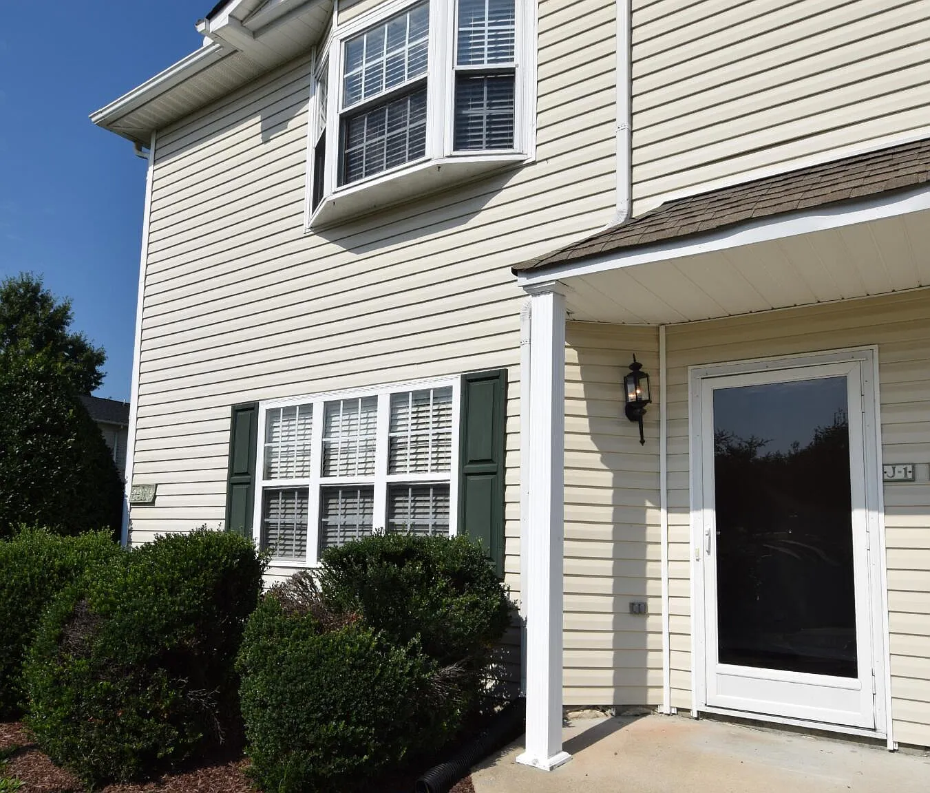 3 bed, 2.5 bath, $1,500 — Photo 1