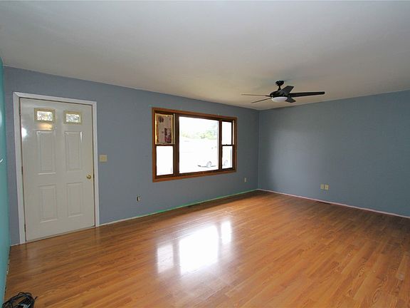 3rd image of 203 Oak Ave