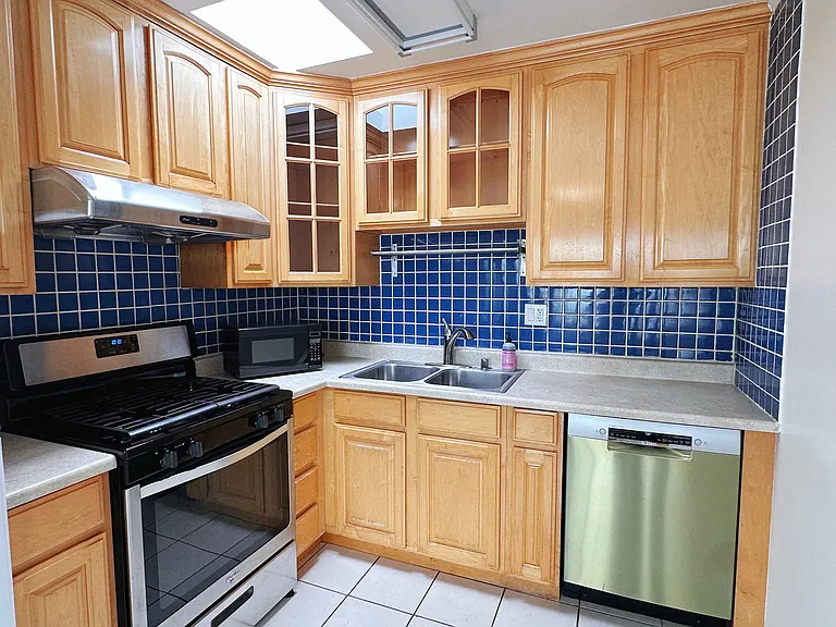 367 Willits St — Photo 9