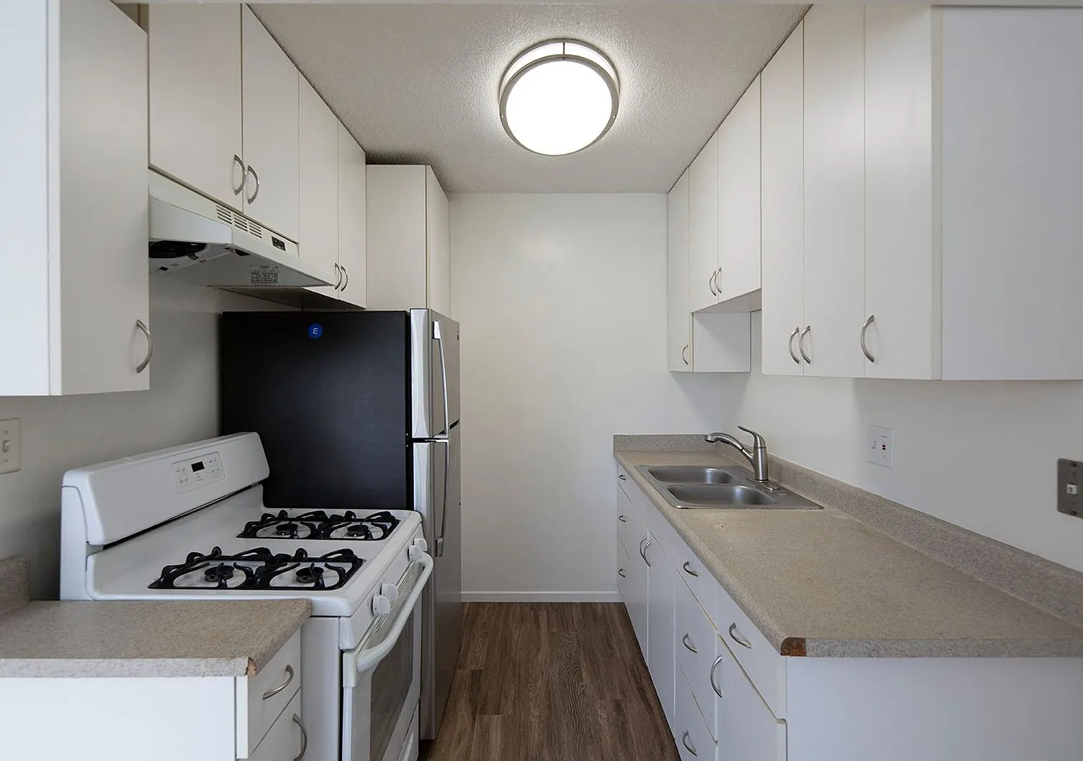 Spacious 1BR in Great Ocean Beach/Point Loma Area! — Photo 1