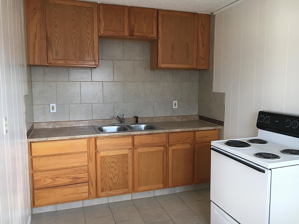 1st image of 930-940 S 15th St