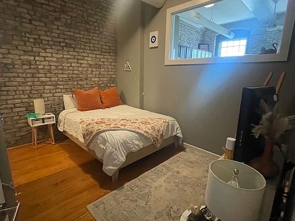 3rd image of 926 Commerce St #203
