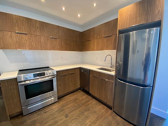 3rd image of 495 Saint Johns Pl #B6