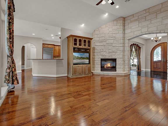 5th image of 2150 Stone Oak