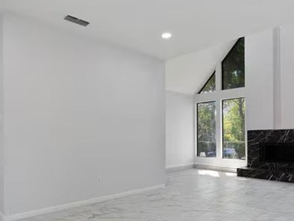 5th image of 17250 Stedman Dr