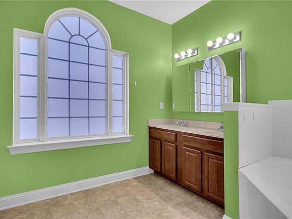 5th image of 4501 Leamore Square Rd