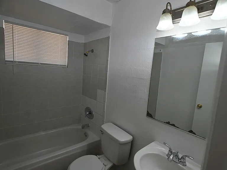 2301 Stewart Ave #A — Photo 13