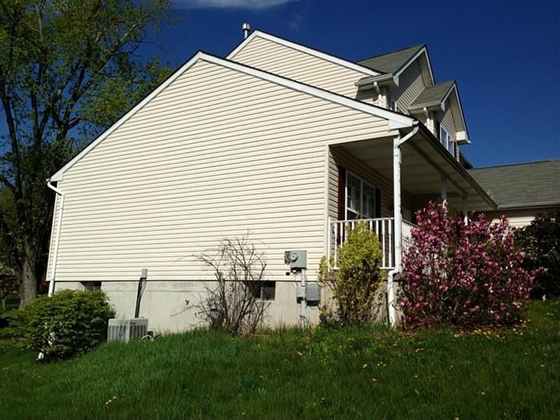 2nd image of 91 Pebble Beach Ln