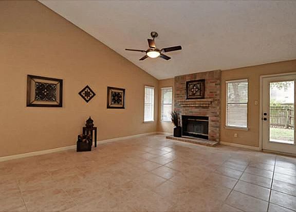 5th image of 17516 Klamath Falls Dr