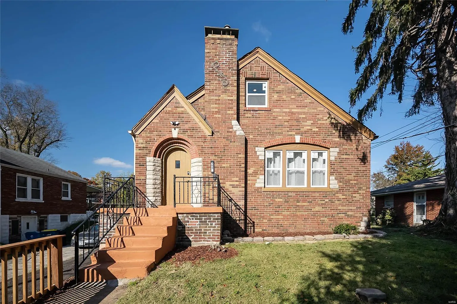 3847 Oakridge Blvd photo 1