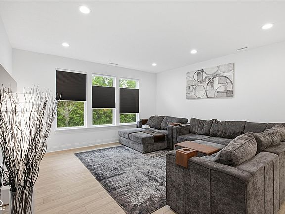 4th image of 7350 Glen Park Way