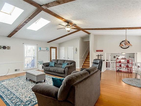 4th image of 138 Farmington Dr