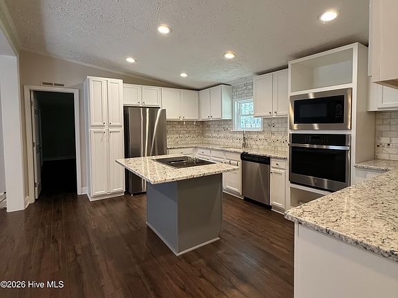 2nd image of 206 Tierra Lane