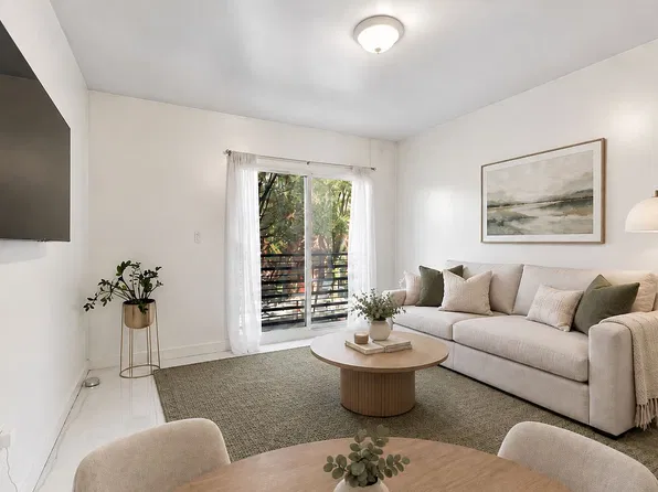 72 Huron St #2A, Brooklyn, NY 11222