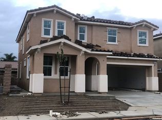 656 Lourdes Ln, Rialto, CA 92376