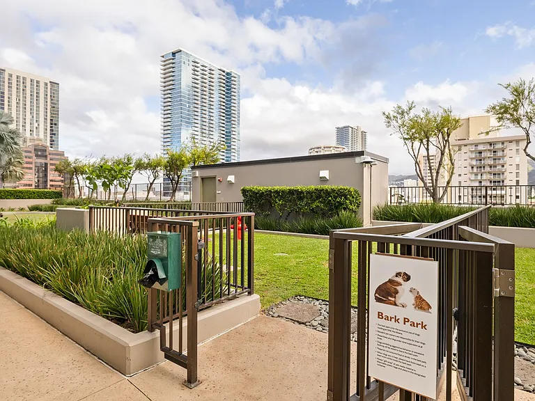 1555 Kapiolani Blvd #2000 — Photo 31