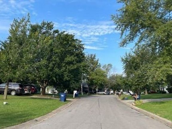 Exterior Neighborhood (street photo)