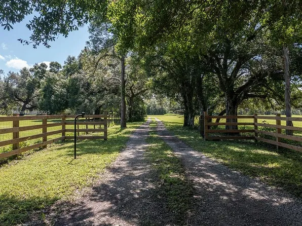 15621 Wendy Ln, Fort Myers, FL 33905