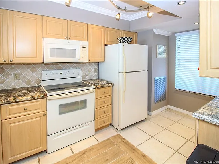 4720 NE Sandpebble Trce #403 — Photo 11