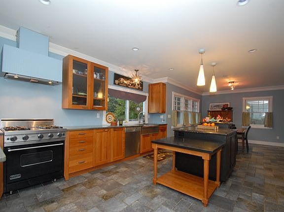 Professional Kitchen (Viking/Sub-Zero)!