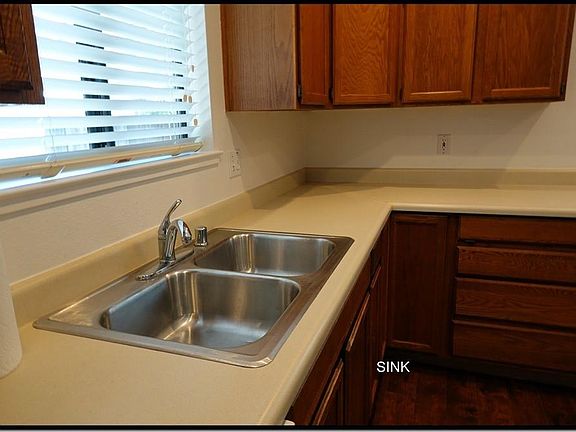 4th image of 3125 Manor Ave