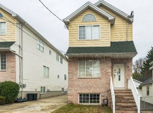 93 Walker St, Staten Island, NY 10302