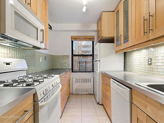 5th image of 55 E 9th St APT 10F