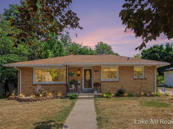 938 Calvary Ave NW, Grand Rapids, MI 49504
