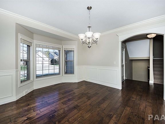 5th image of 2212 W Chatsford Ct
