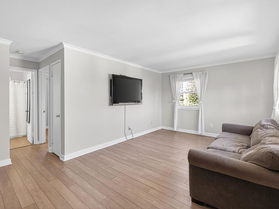 1st image of 827 Daniels St APT D