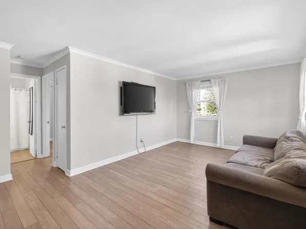 827 Daniels St APT D, Raleigh, NC 27605